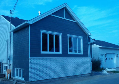 Gouttière en aluminium sans joint en PVC d'une maison à St-Lin - Gouttière Rive-Nord