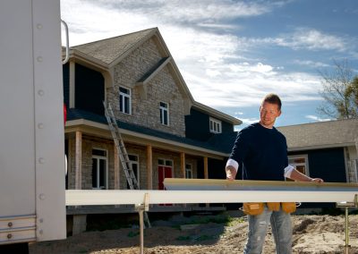 Installation de gouttière sans joint sur mesure en aluminium à Laval, .. / Entrepreneur Gouttière Rive-Nord